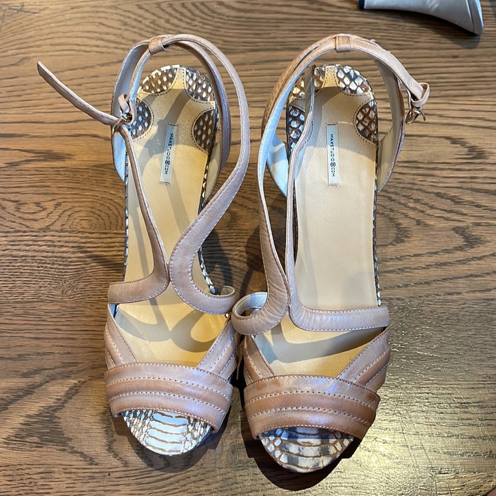 Max Studio . Com Snake And Light Leather Heel - image 2